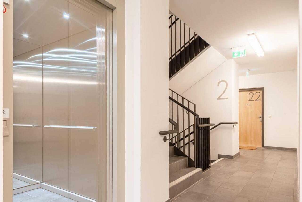 Whats-App Self-Check-In - 1Br Apartment, Near Airport,15 Min To Center Відень Екстер'єр фото